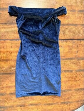 Urban Outfitters black velvet off-the-shoulder bodycon dress - XS  Made in USA